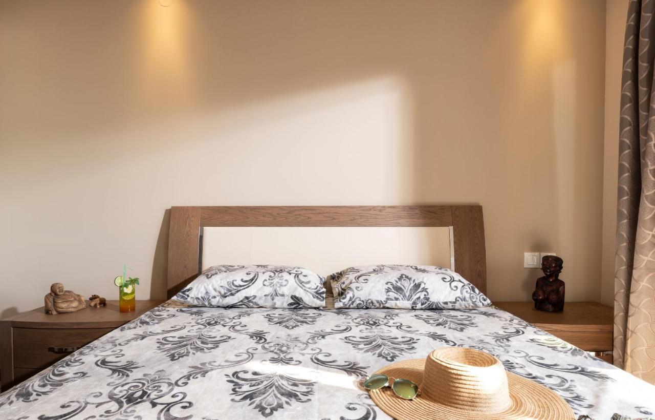 Sunset Studios - Suites With Seaview & Back Side Apartements Torone Exterior foto