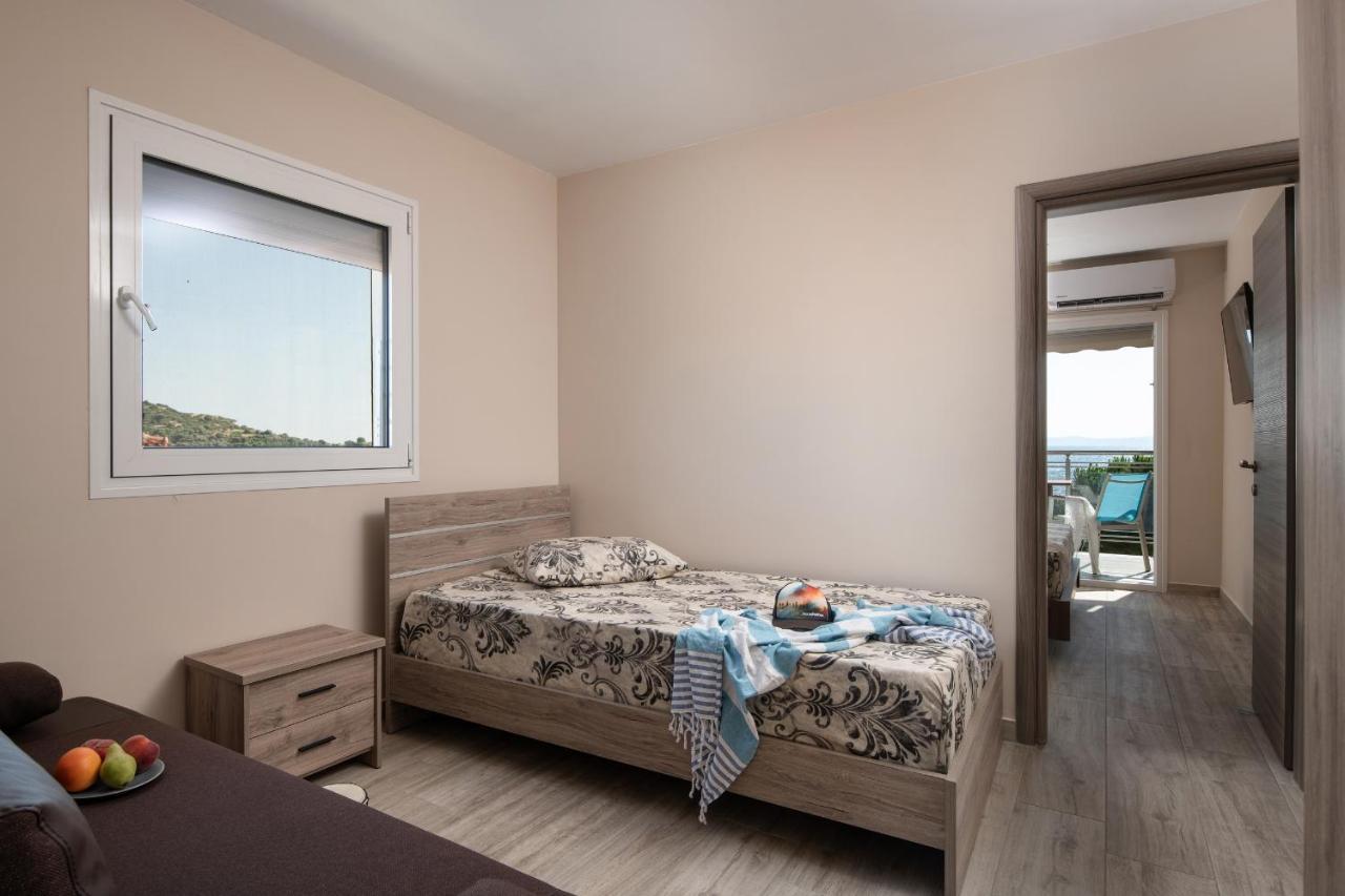 Sunset Studios - Suites With Seaview & Back Side Apartements Torone Exterior foto