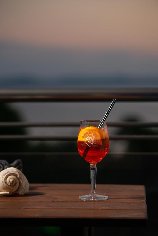 Sunset Studios - Suites With Seaview & Back Side Apartements Torone Exterior foto