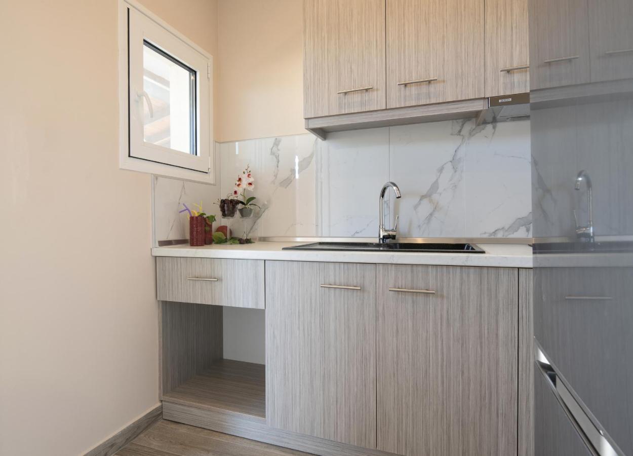 Sunset Studios - Suites With Seaview & Back Side Apartements Torone Exterior foto