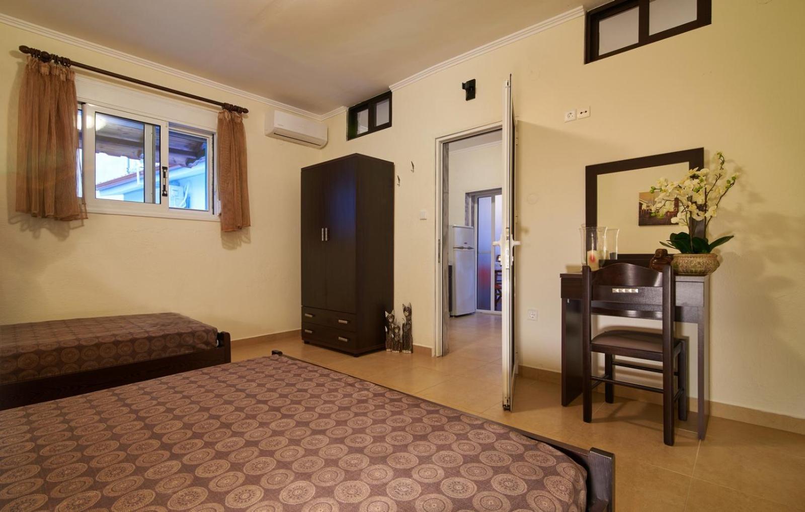 Sunset Studios - Suites With Seaview & Back Side Apartements Torone Exterior foto